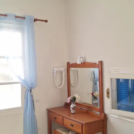 Boulafendis On Leros * Álinda