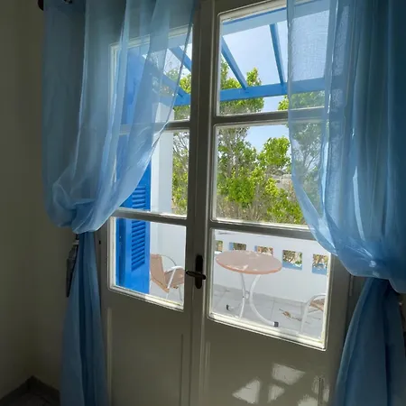 Boulafendis On Leros Álinda